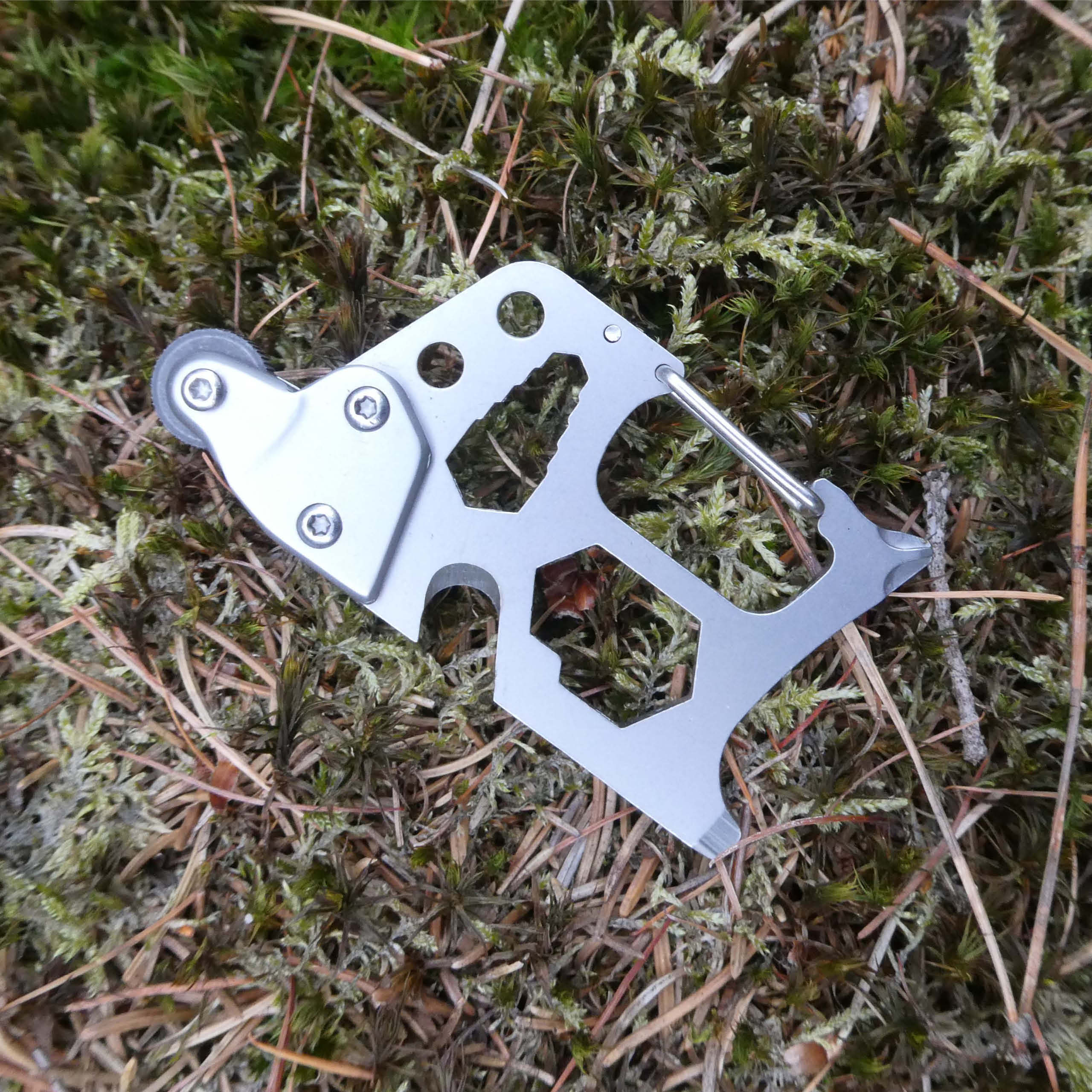 Survival-Tool mit Feuerstarter